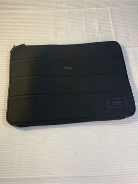Solo New York Black Laptop Sleeve Case. NWOT
